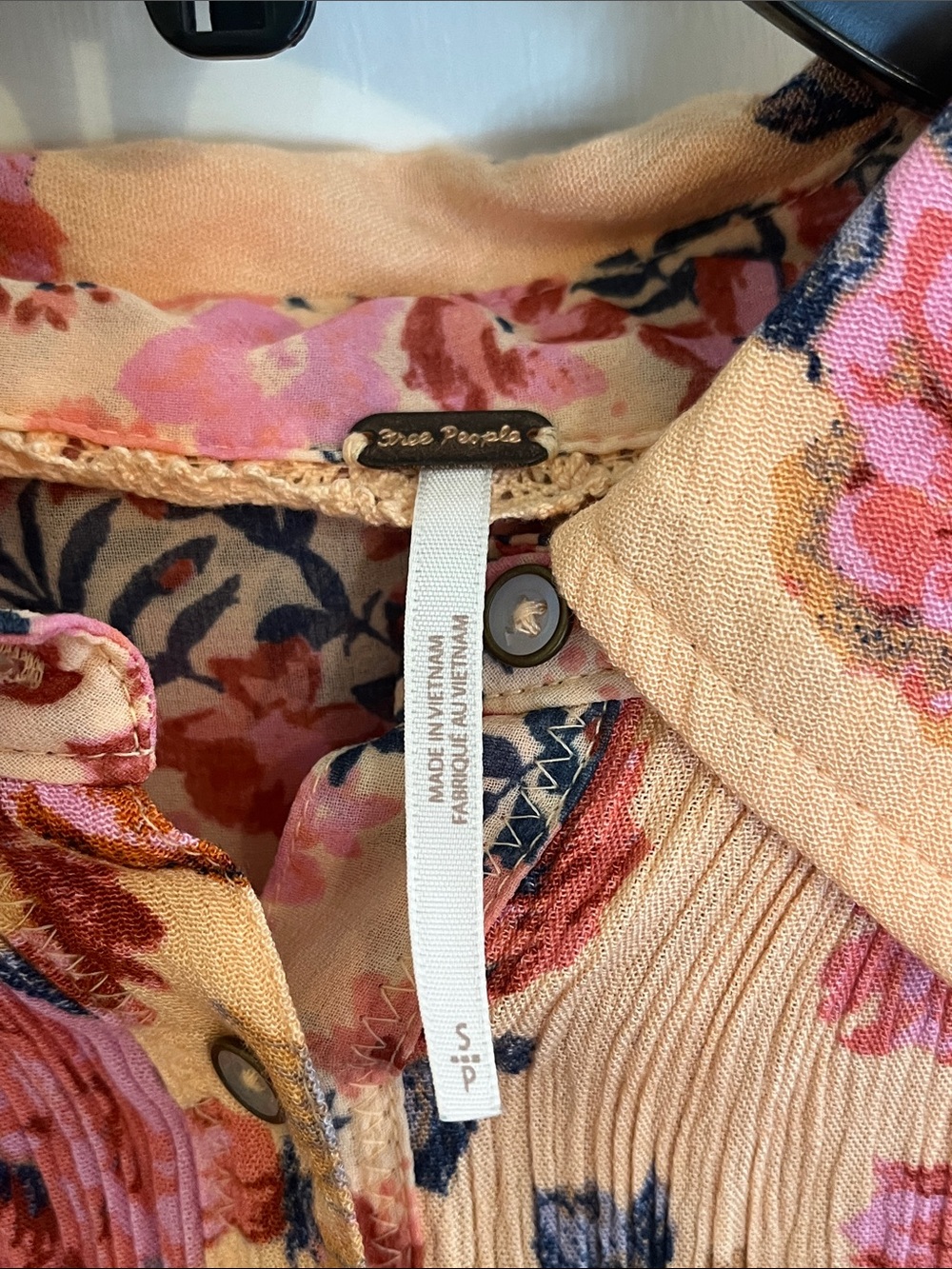 Free People Hold Onto Me Floral Button Down Top Coral Combo Size Small - Picture 3 of 11